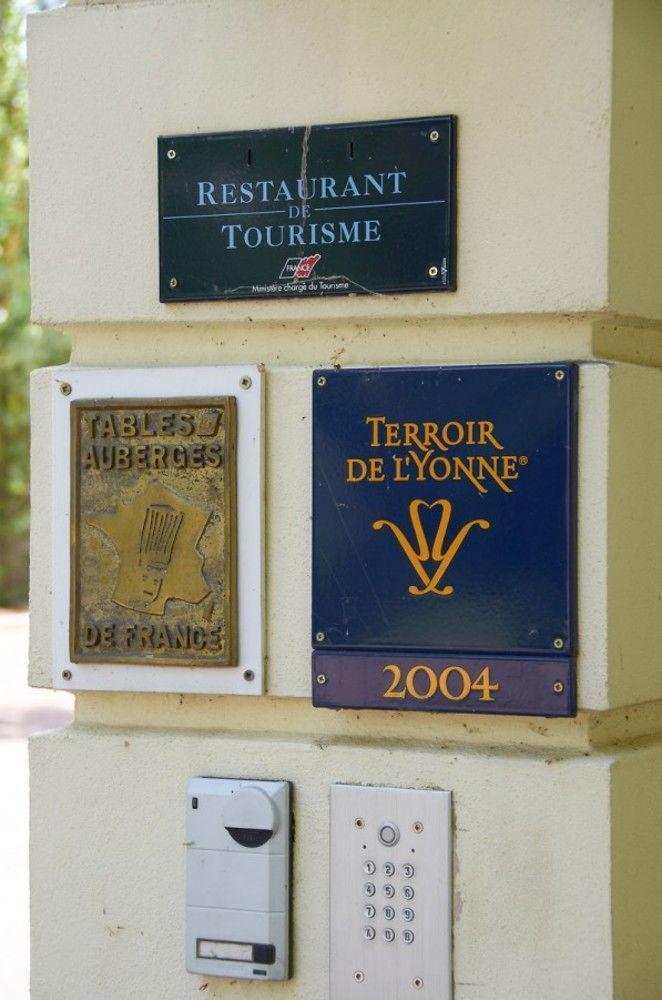 Hotel Restaurant Le Rive Gauche Joigny Exterior foto